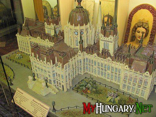 Здание венгерского парламента из марципана