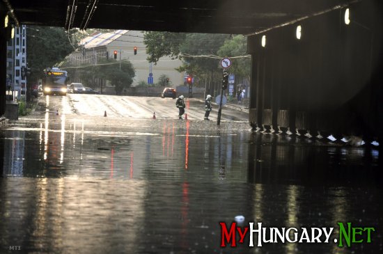 Венгрию и Румынию потрепало ураганом