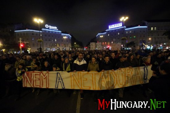 Митинги против налога на Интернет прошли в Будапеште
