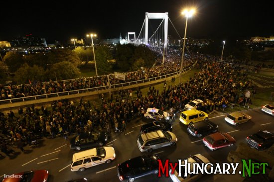 Митинг в Будапеште против налога на интернет 2014.10.28 (фото, видео)