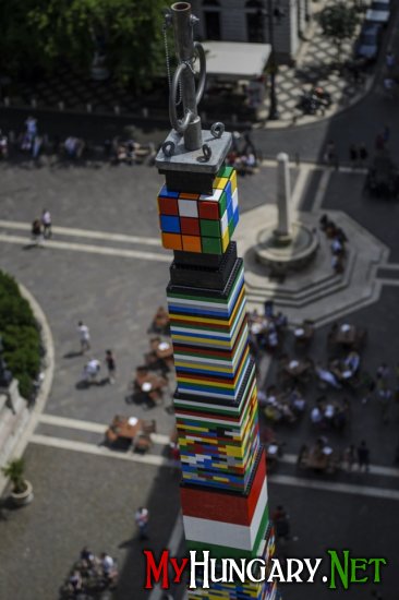 Венгерские школьники собрали самую высокую в мире башню из Lego