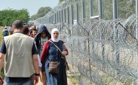 Венгрия будет строить второй забор вдоль границы