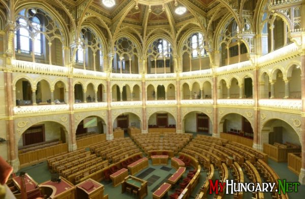 Венгерскому парламенту исполнилось 115 лет
